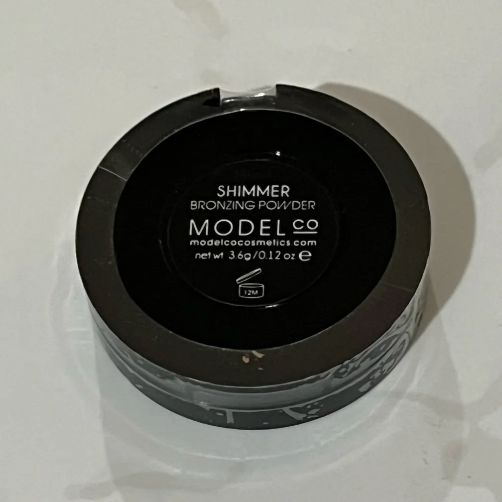 NEW! MODEL CO Shimmer Bronzing Powder